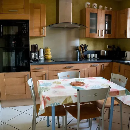 Jolie Maison De Hébergement de vacances Gagnac-sur-Cere
